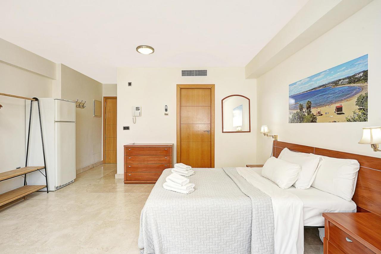 Apartamento en 1ª línea de playa, Estepona Centro Exterior foto